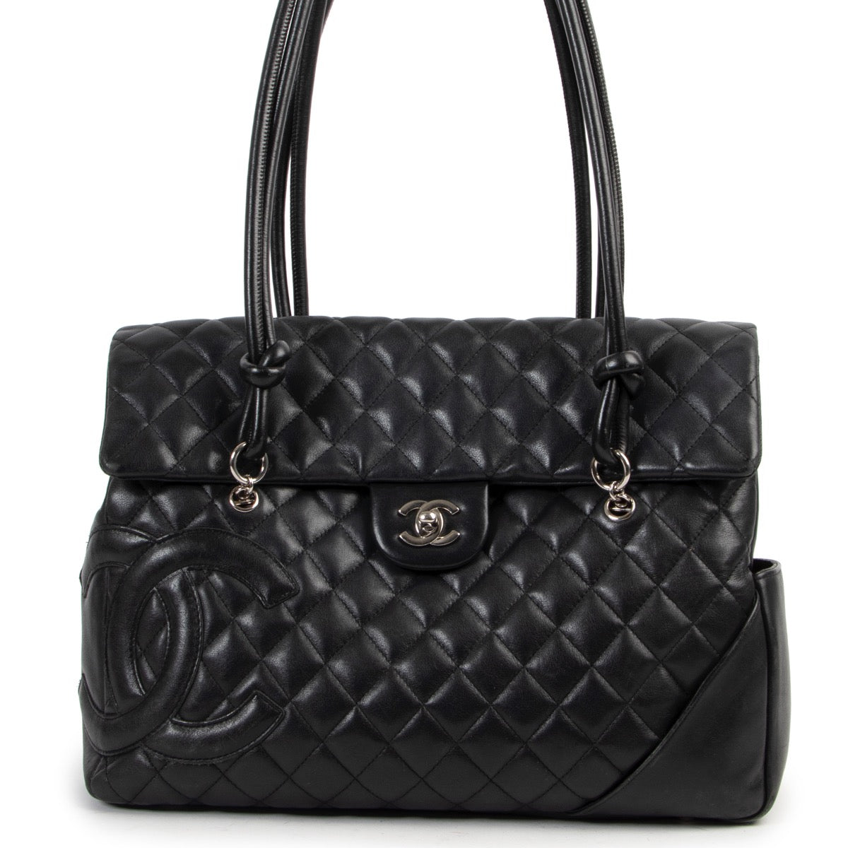 Shop safe online at Labellov in Antwerp 100% authentic second hand Chanel Black Quilted Leather Shoulder Bag in very good preloved condition.