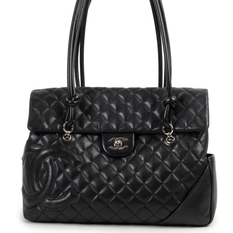 Shop safe online at Labellov in Antwerp 100% authentic second hand Chanel Black Quilted Leather Shoulder Bag in very good preloved condition.