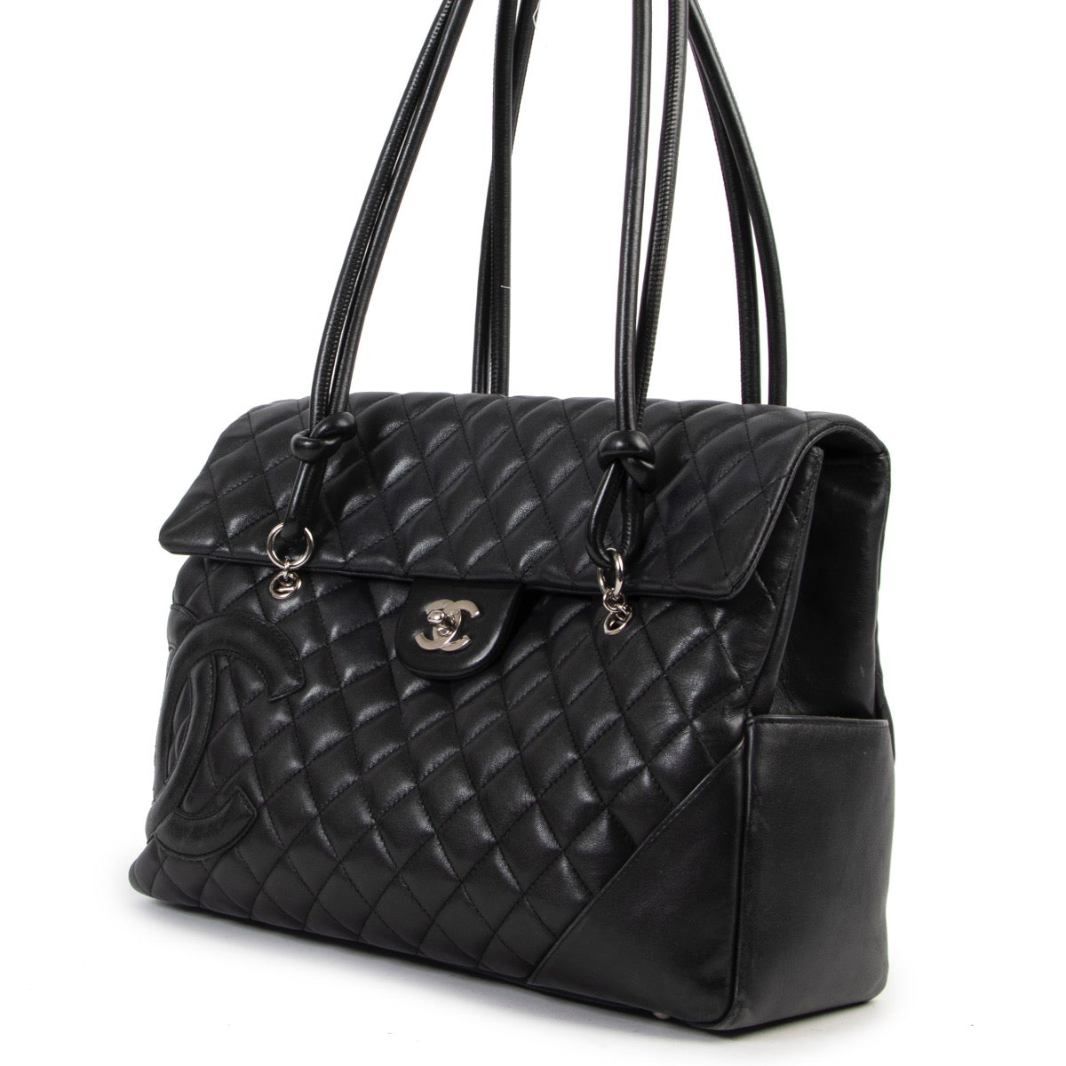 Shop safe online at Labellov in Antwerp 100% authentic second hand Chanel Black Quilted Leather Shoulder Bag in very good preloved condition.