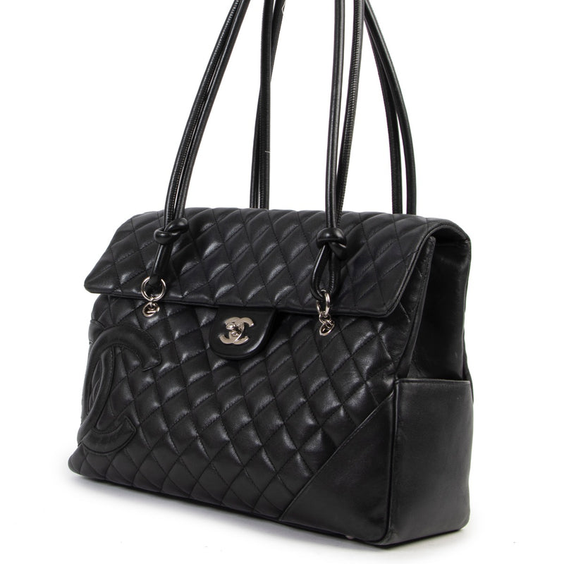 Shop safe online at Labellov in Antwerp 100% authentic second hand Chanel Black Quilted Leather Shoulder Bag in very good preloved condition.