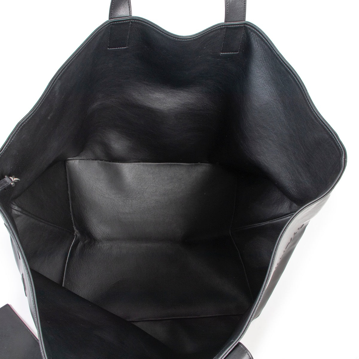 Shop safe online at Labellov in Antwerp this 100% authentic second hand Celine Black Leather Made In Shoulder Bag