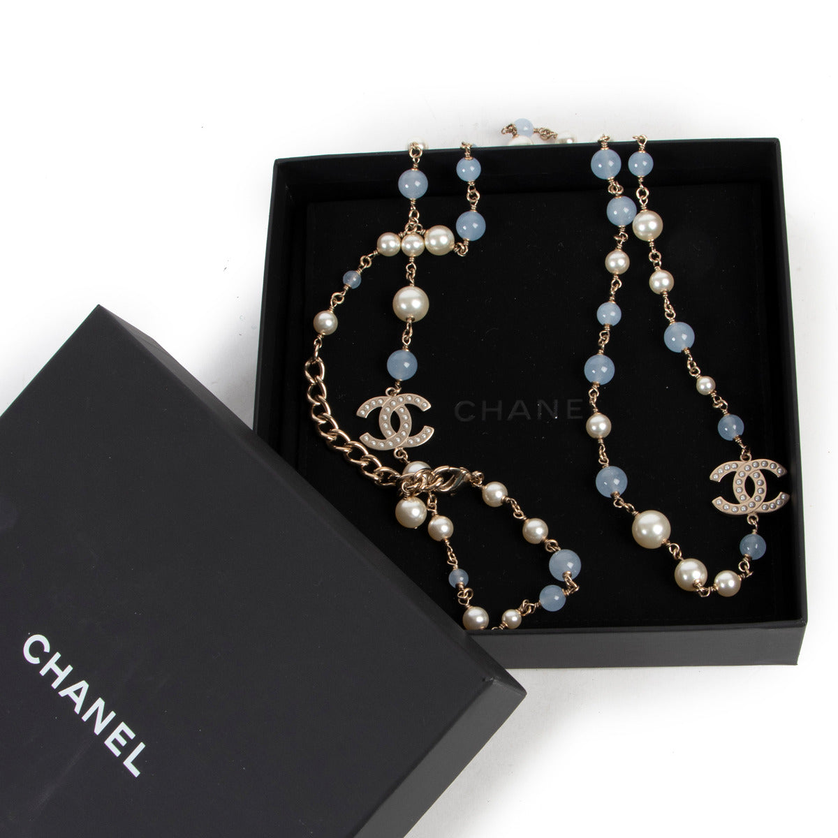 Chanel Blue and White Pearl Necklace / Belt