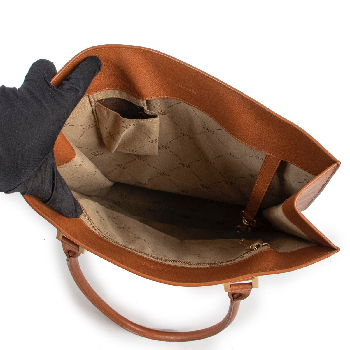 Shop safe online at Labellov in Antwerp this 100% authentic second hand Delvaux Cognac Le Jeff Shoulder Bag