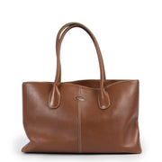 Shop safe online 100% authentic second hand Tods Brown Leather D-Bag in good preloved condition at Labellov in Antwerp.