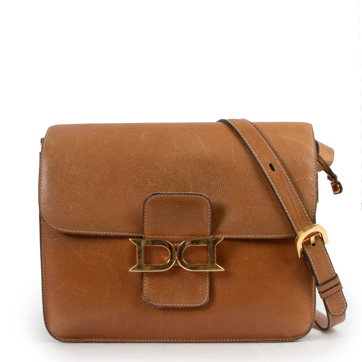 Shop safe online at Labellov in Antwerp this 100% authentic second hand Delvaux Cognac Bourgogne Crossbody