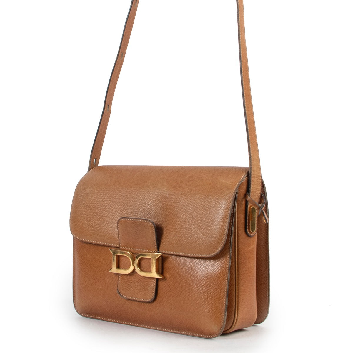 Shop safe online at Labellov in Antwerp this 100% authentic second hand Delvaux Cognac Bourgogne Crossbody