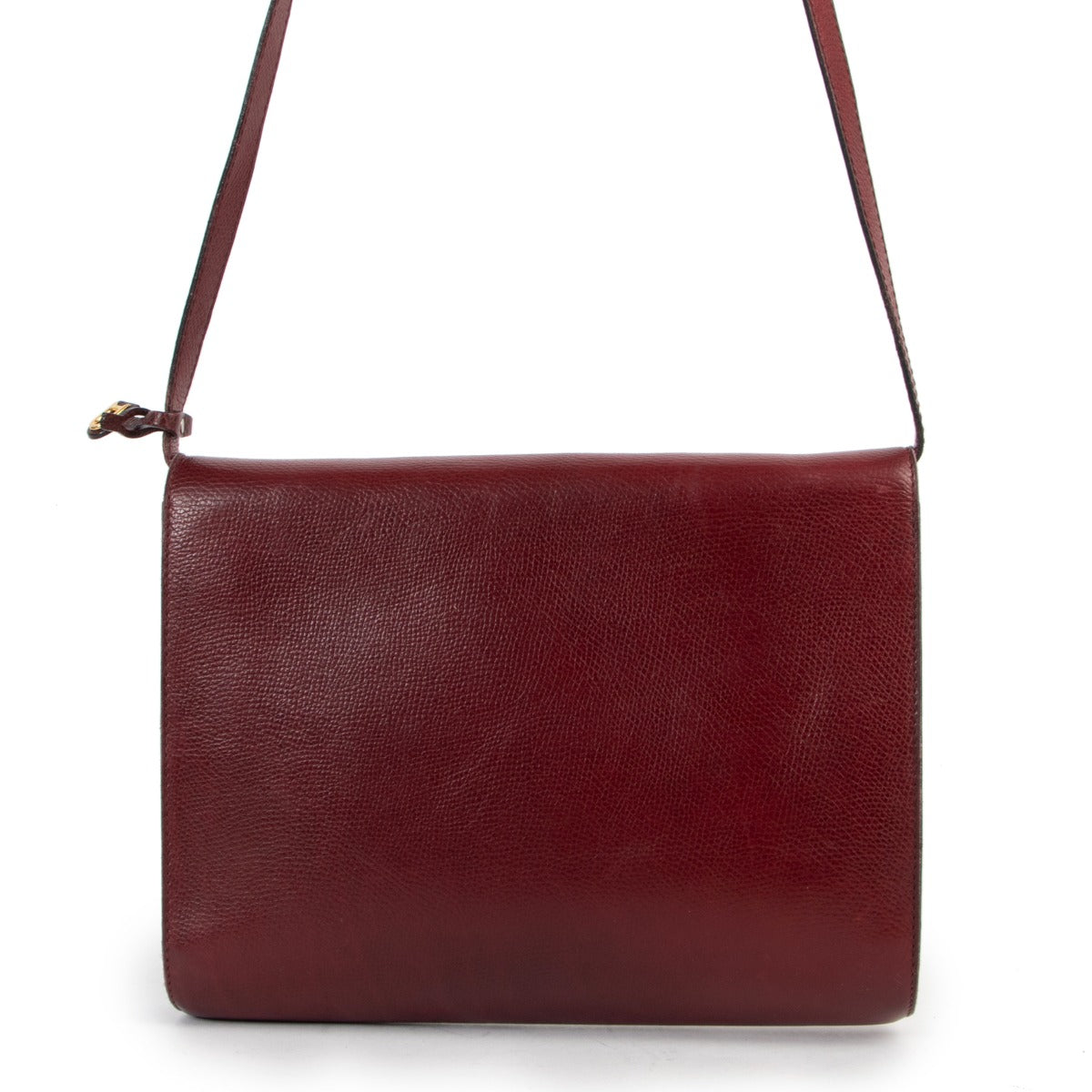 Buy and sell your designer items and give them a secondlife. Buy this Delvaux Red Crossbody Bag online or in the showroom at Antwerp. This Delvaux Red Crossbody Bag is in good preloved condition.
