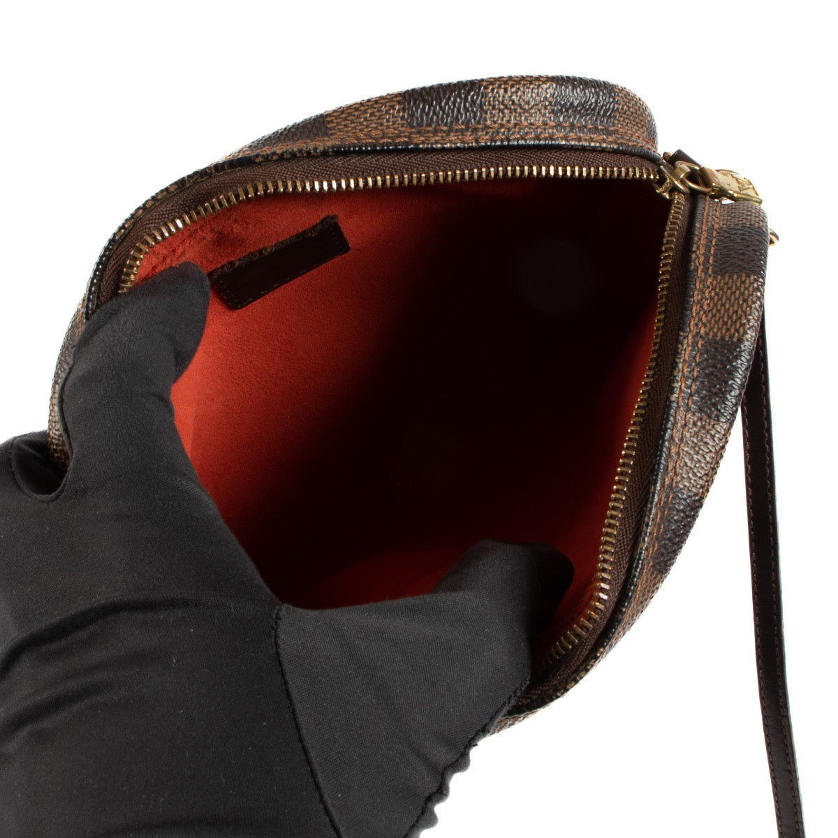 Shop safe online at Labellov in Antwerp, Brussels or Knokke this 100% authentic second hand Louis Vuitton Damier Ebene Pochette Ipanema Crossbody Bag