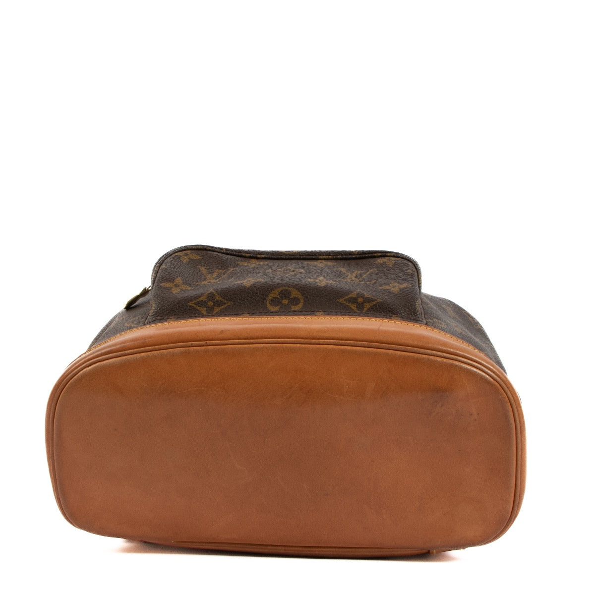Shop safe online at Labellov in Antwerp, Brussels or Knokke this 100% authentic second hand Louis Vuitton Monogram Montsouris Backpack