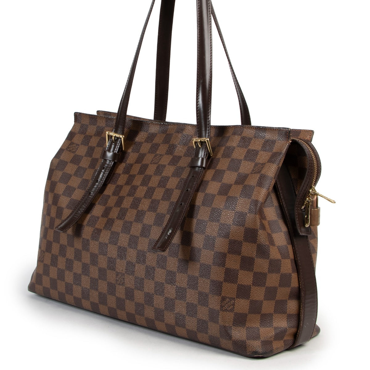 Louis Vuitton Damier Chelsea Shoulder Bag get it now at Labellov Luxury Antwerp. For a reasonable price and in very good condition. Give it a second life.