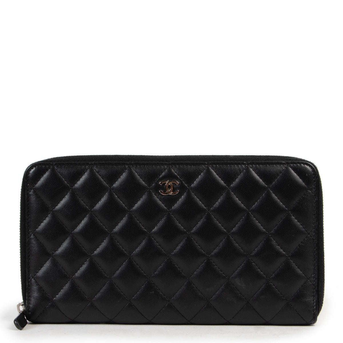 Shop safe online at Labellov in Antwerp this 100% authentic second hand Chanel Black Quilted Lambskin Wallet