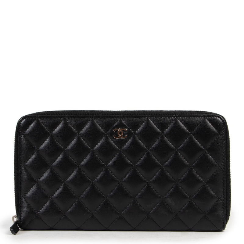 Shop safe online at Labellov in Antwerp this 100% authentic second hand Chanel Black Quilted Lambskin Wallet