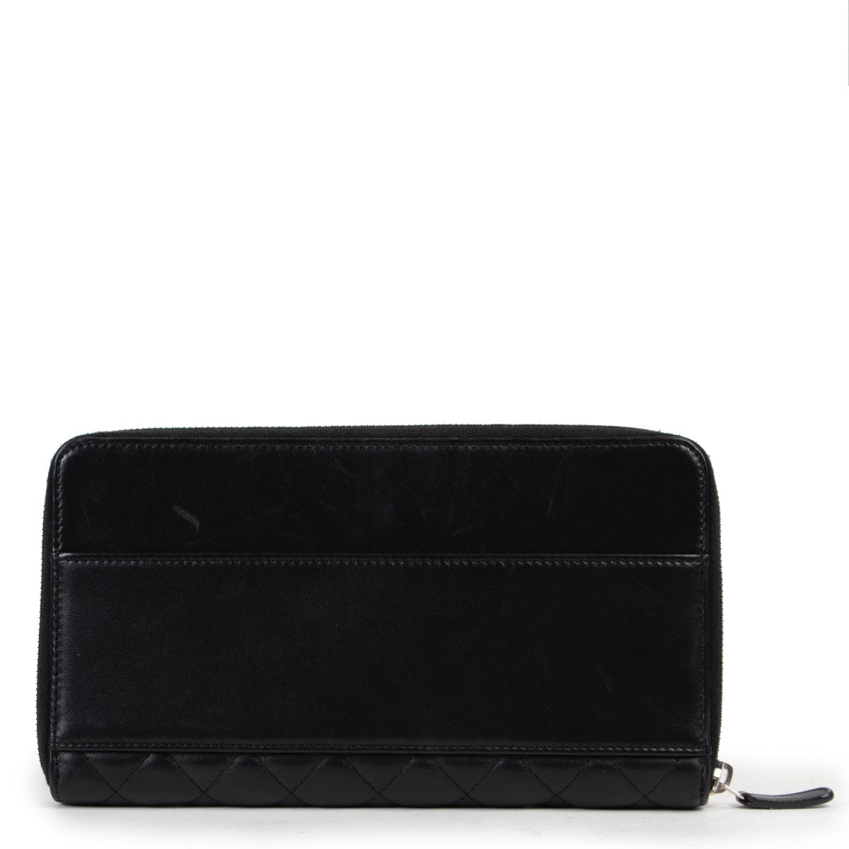 Shop safe online at Labellov in Antwerp this 100% authentic second hand Chanel Black Quilted Lambskin Wallet
