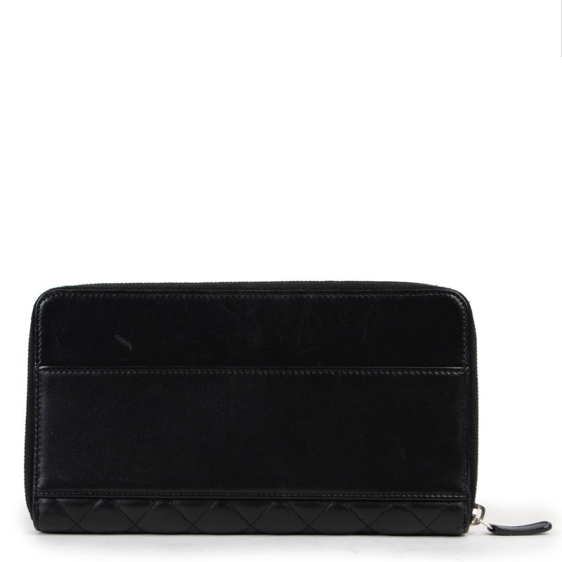 Shop safe online at Labellov in Antwerp this 100% authentic second hand Chanel Black Quilted Lambskin Wallet