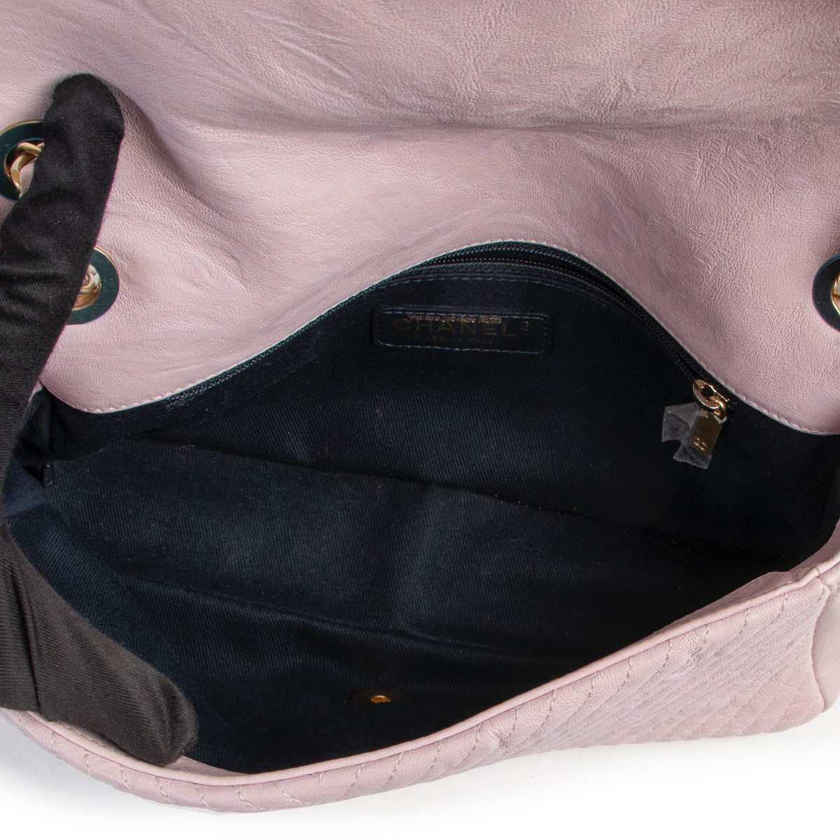 Shop safe online 100% authentic second hand Chanel Lilac Wrinkled Lambskin Medium Flap Shoulder Bag in very good condition at Labellov in Antwerp.