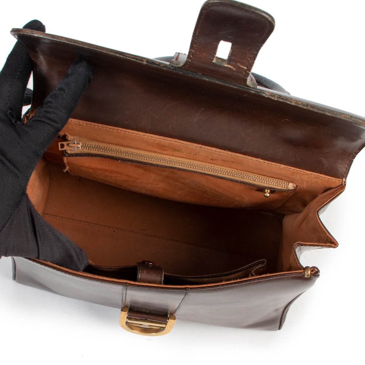 Get this Delvaux Brown Brillant MM now at Labellov online or in store. Buy and sell your designer items for a reasonable price and with 100% authenticity guaranteed.