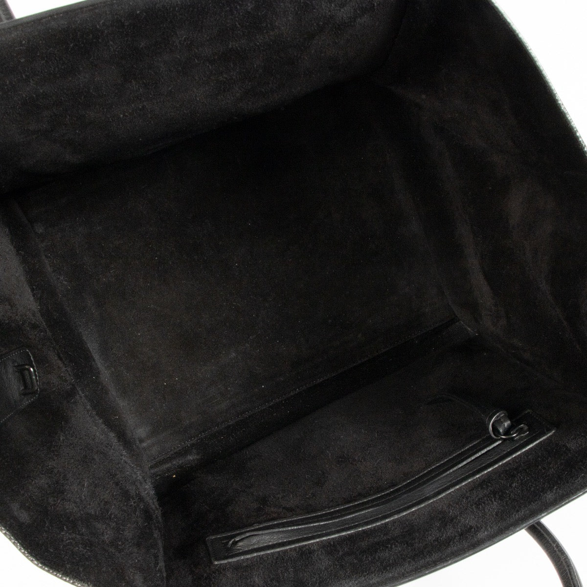 Shop safe online at Labellov in Antwerp, Brussels and Knokke this 100% authentic second hand Celine Black Medium Luggage Tote Bag