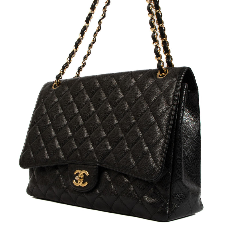 Chanel Black Maxi Caviar Classic Single Flap Bag for the best price at Labellov secondhand luxury in Antwerp. We buy and sell your preloved and brand new designer bags for the best price.
