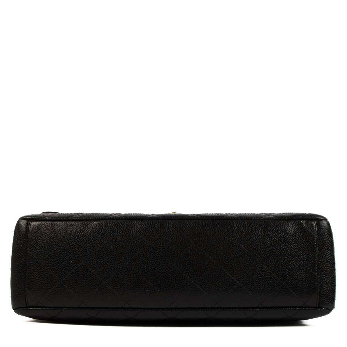 Chanel Black Maxi Caviar Classic Single Flap Bag for the best price at Labellov secondhand luxury in Antwerp. We buy and sell your preloved and brand new designer bags for the best price.