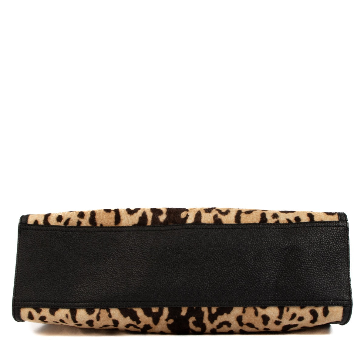 Shop safe online at Labellov in Antwerp, Brussels and Knokke this 100% authentic second hand Gucci Leopard Print Pony Hair Soft Jackie Tote