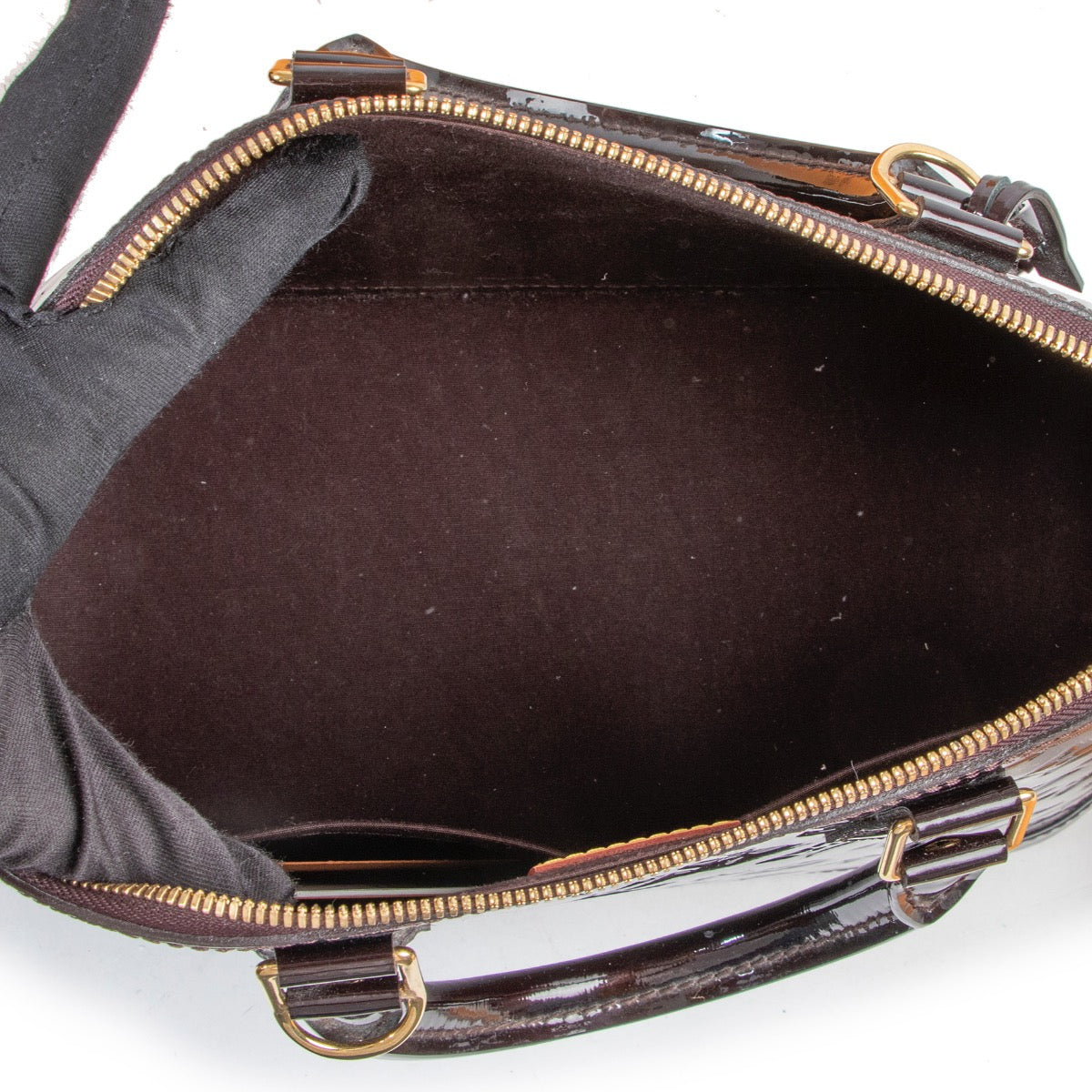 Shop safe online at Labellov in Antwerp this 100% authentic Louis Vuitton Vernis Amarante Alma PM in very good condition.