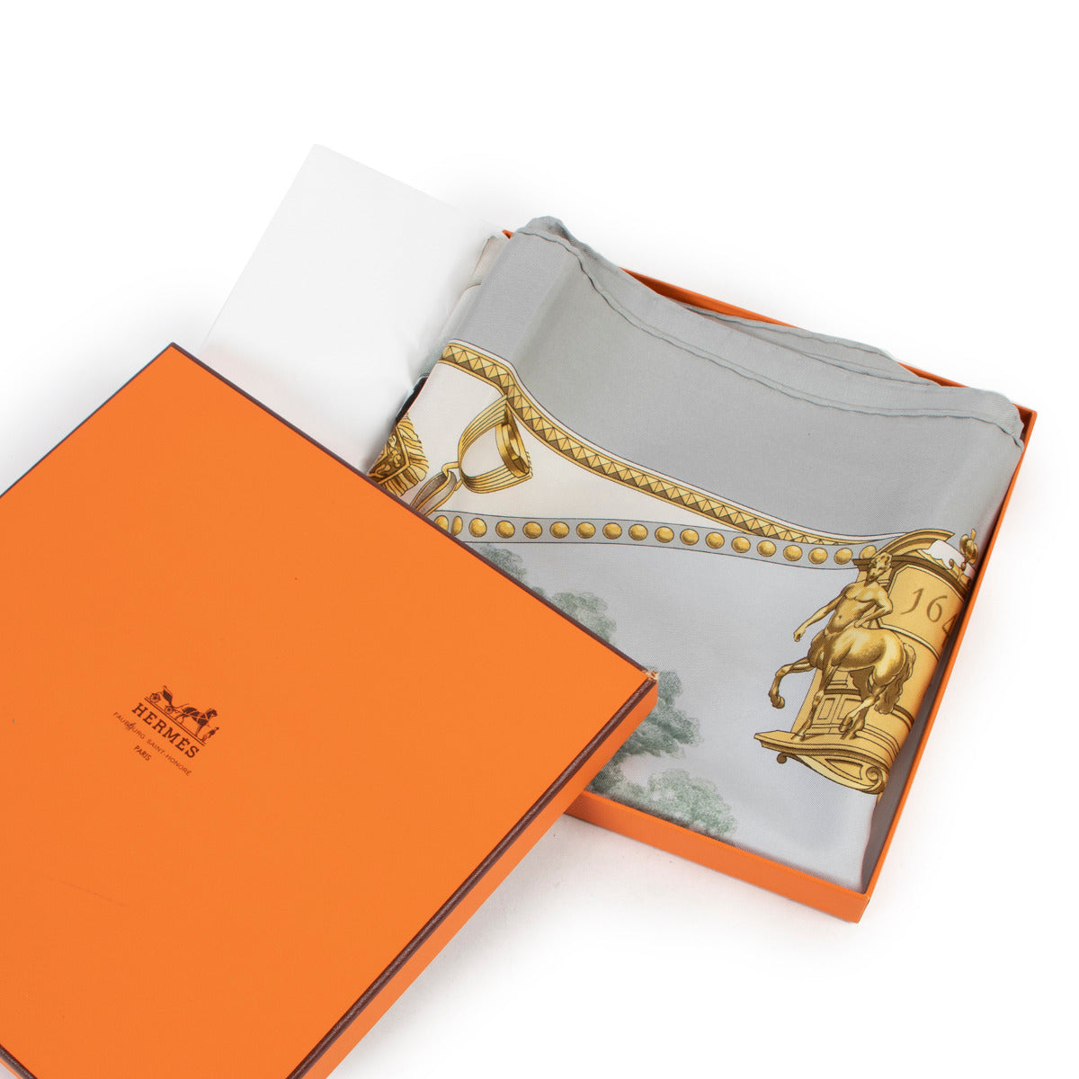 Foulard Hermès Carré en soie pour les cheveux