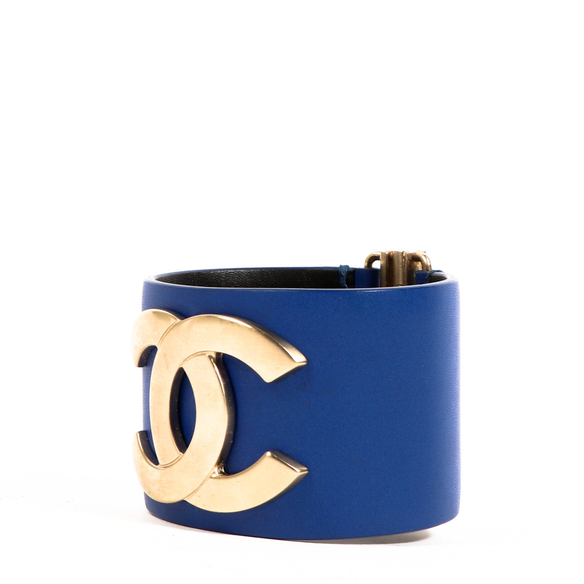 Bracelet manchette en cuir bleu Chanel