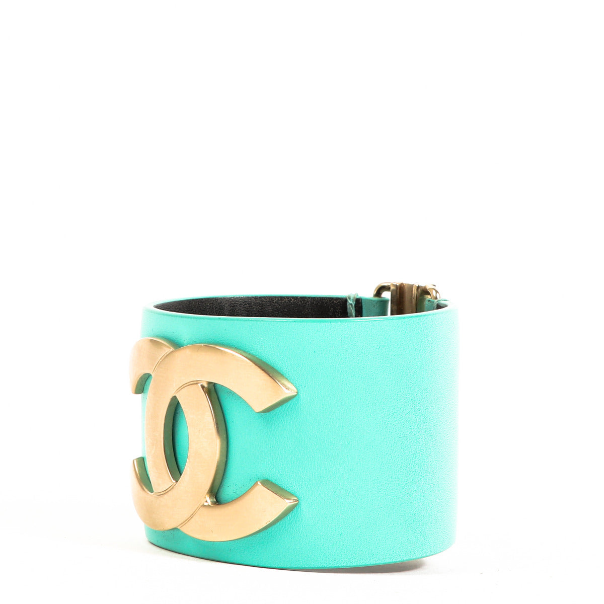 Bracelet manchette en cuir turquoise Chanel