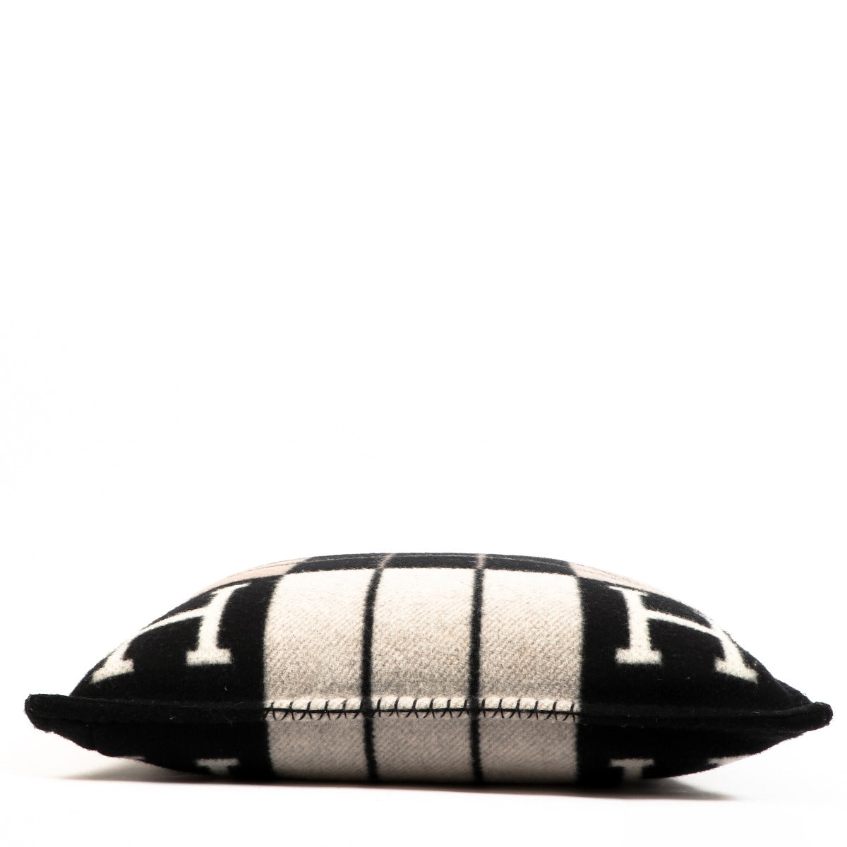 Hermès Avalon III Pillow Small Model Ecru/Black
