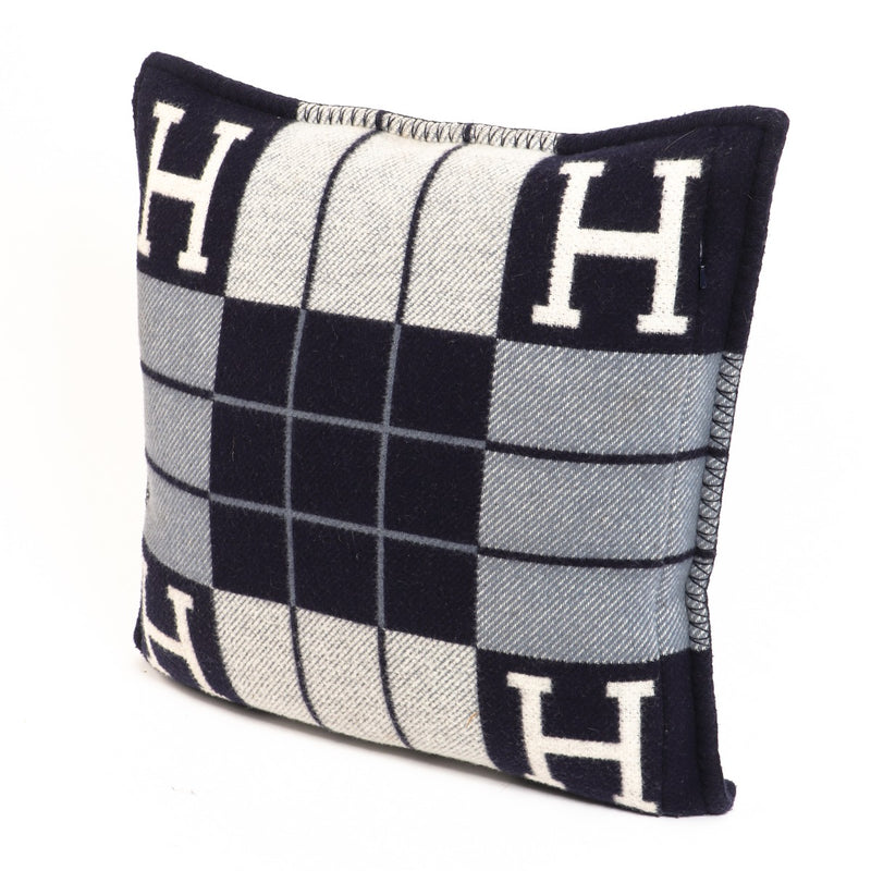 Second hand Hermes Avalon III Pillow on www.labellov.com