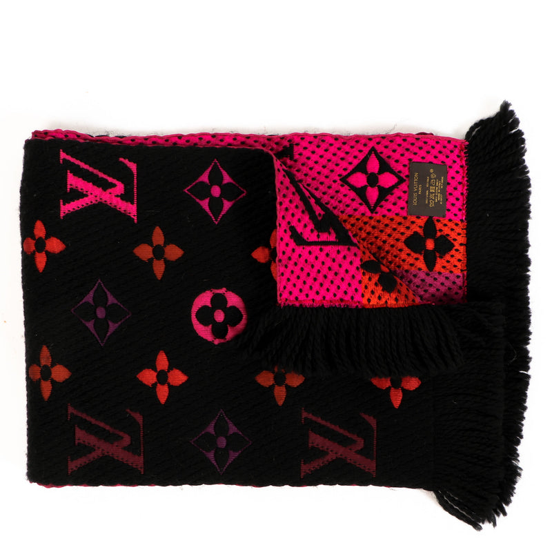 Louis Vuitton Rainbow Logomania Scarf for the best price at Labellov secondhand luxury in Antwerp.