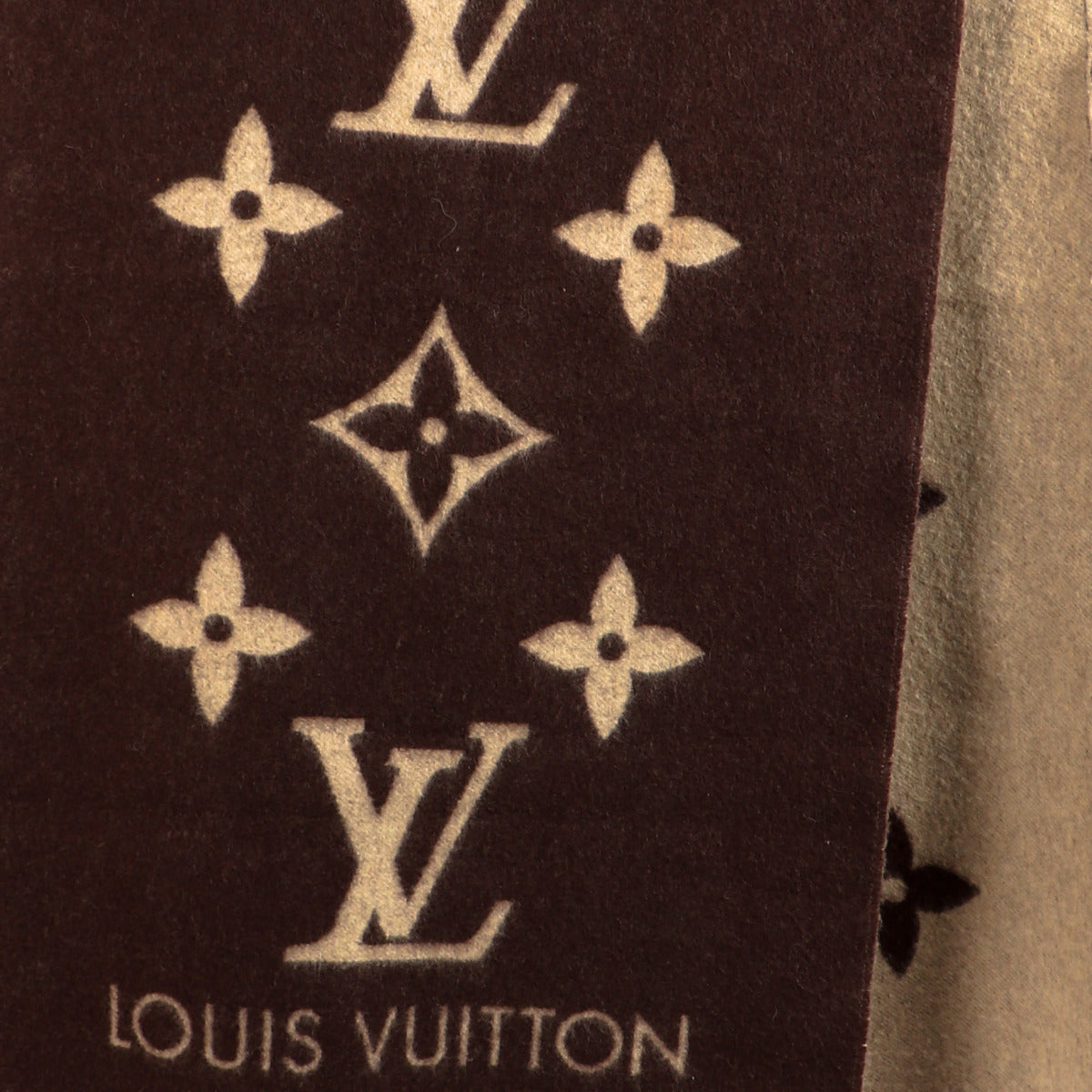 Louis Vuitton Marron Fonce Reykjavik Scarf