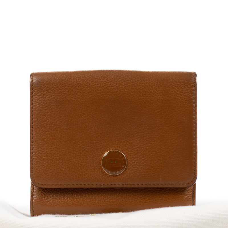 Delvaux Cognac Leather Wallet aan de beste prijs bij Labellov tweedehands luxe in Antwerpen en Knokke. Koop en verkoop aan de beste prijs.