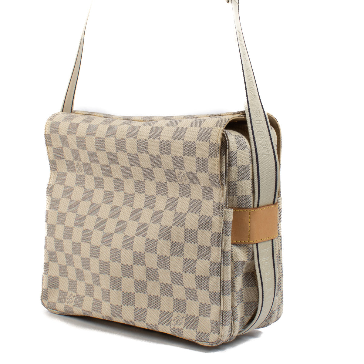 Louis Vuitton Damier Azur Naviglio Messenger Bag aan de beste prijs bij Labellov tweedehands luxe in Antwerpen en Knokke.