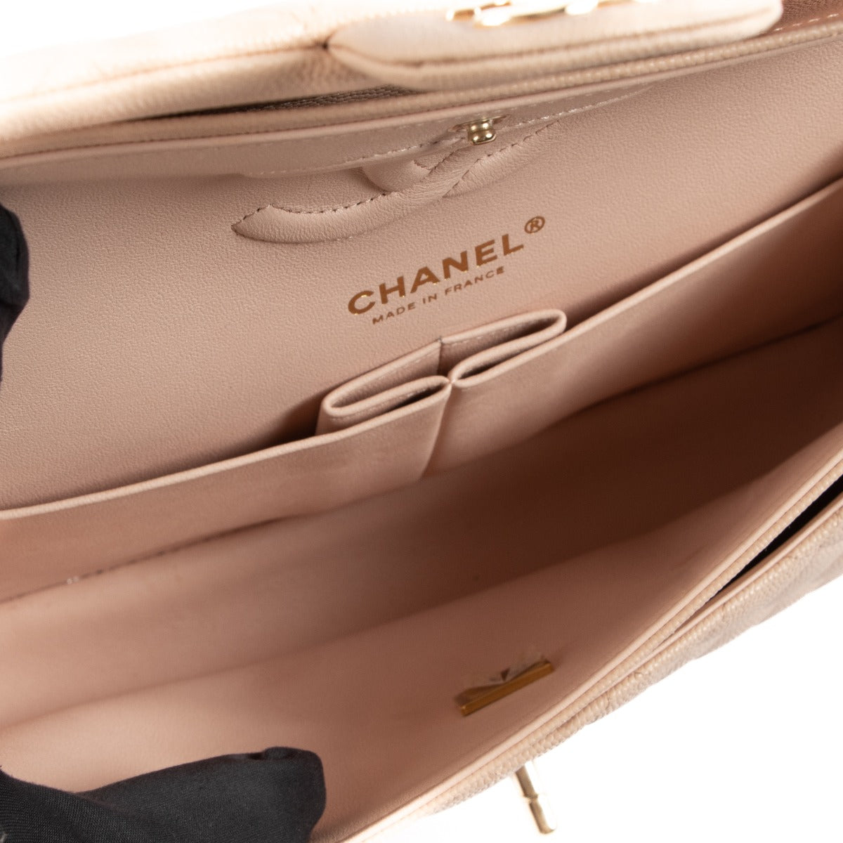 Sac Chanel Classique à rabat en agneau matelassé, beige clair, taille médium
