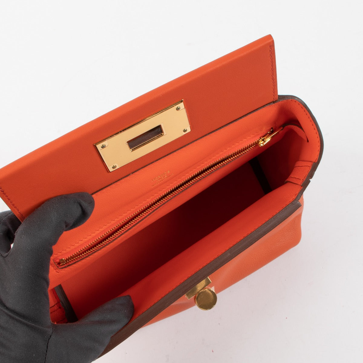 Shop limited edition second hand Hermes 24/24 Verso on www.labellov.com