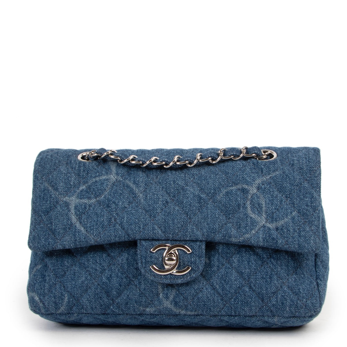 Shop safe online at Labellov this 100% authentic second hand Chanel Denim Medium Flap Bag in very good, excellent condition.