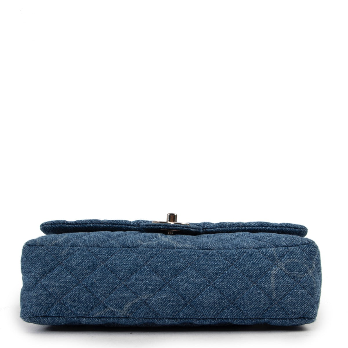 Shop safe online at Labellov this 100% authentic second hand Chanel Denim Medium Flap Bag in very good, excellent condition.