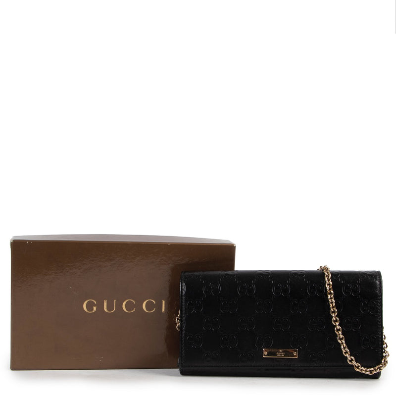 Shop safe online 100% authentic second hand Gucci Black Monogram Wallet On Chain in very good condition at the right price at Labellov in Antwerp.