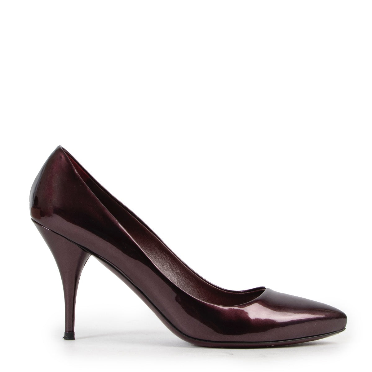 Shop safe online 100% authentic second hand Miu Miu Purple Patent Leather Pumps in very good condition at Labellov in Antwerp.