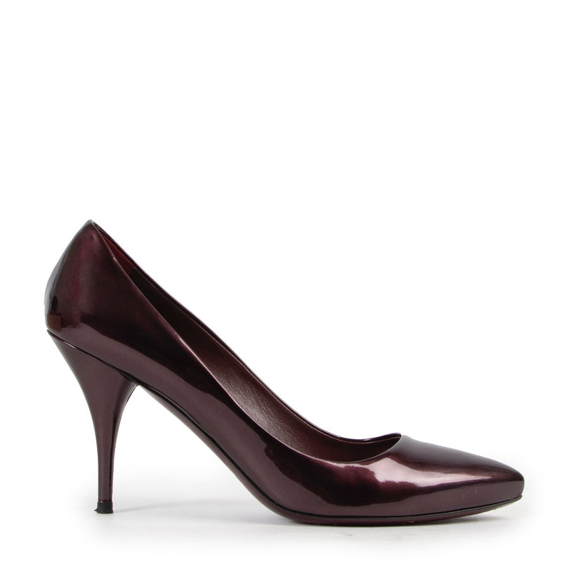 Shop safe online 100% authentic second hand Miu Miu Purple Patent Leather Pumps in very good condition at Labellov in Antwerp.