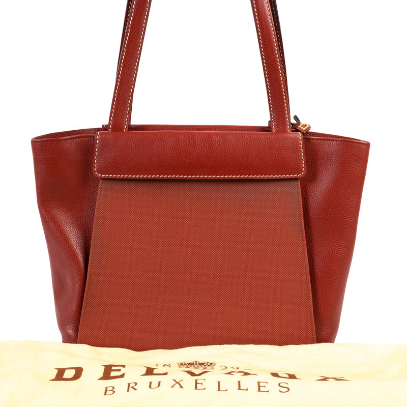 Shop safe online 100% authentic second hand Delvaux Burgundy Leather Shoulder Bag in very good condition at the right price at Labellov in Antwerp.