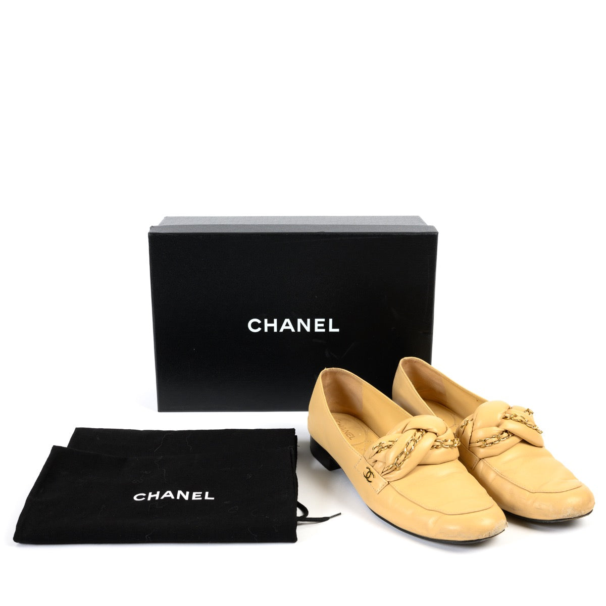 Shop safe online at Labellov in Antwerp these 100% authentic second hand Chanel Beige Lambskin Leather Loafers - Size 40