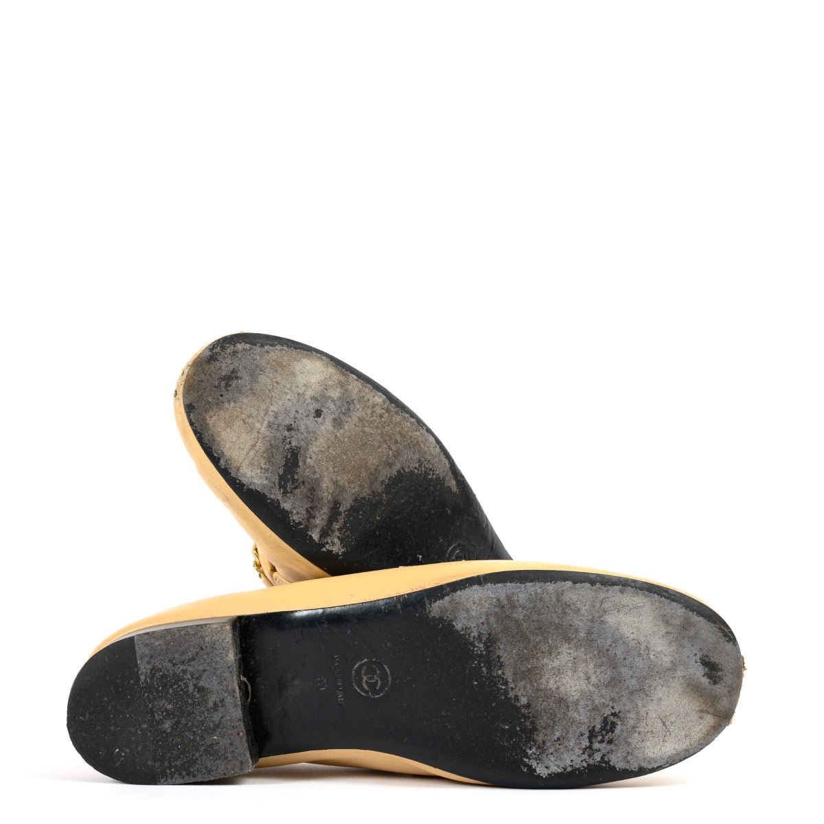 Shop safe online at Labellov in Antwerp these 100% authentic second hand Chanel Beige Lambskin Leather Loafers - Size 40