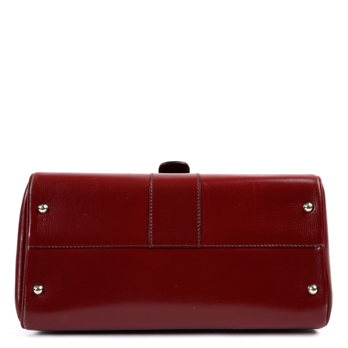 Shop safe online at labellov in Antwerp this 100% authentic second hand Delvaux Burgundy MM Brillant
