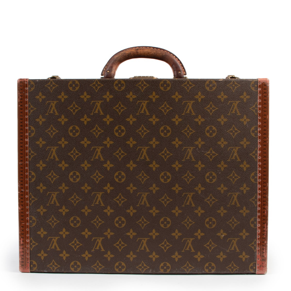Shop safe online at Labellov in Antwerp this 100% authentic second hand Louis Vuitton Monogram Travel Case