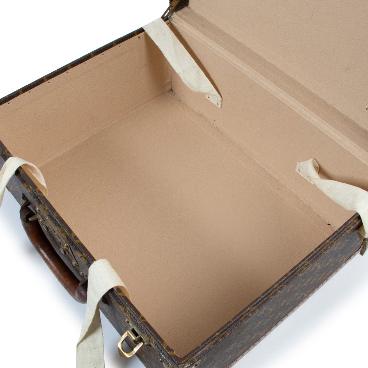 Shop safe online at Labellov in Antwerp this 100% authentic second hand Louis Vuitton Monogram Travel Case
