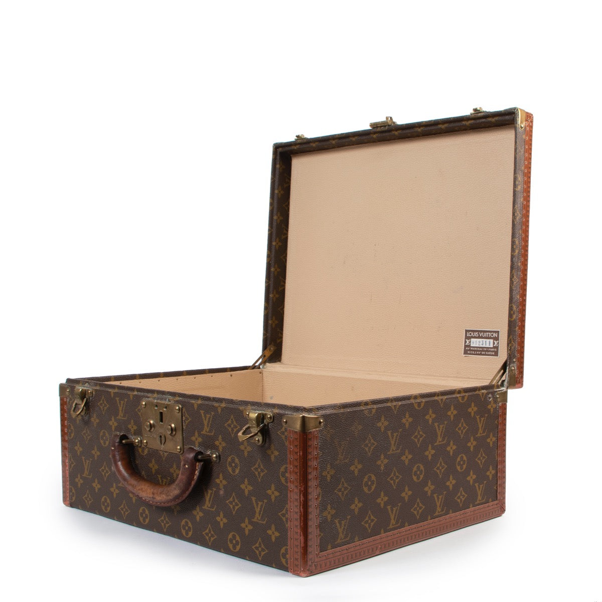 Shop safe online at Labellov in Antwerp this 100% authentic second hand Louis Vuitton Monogram Travel Case