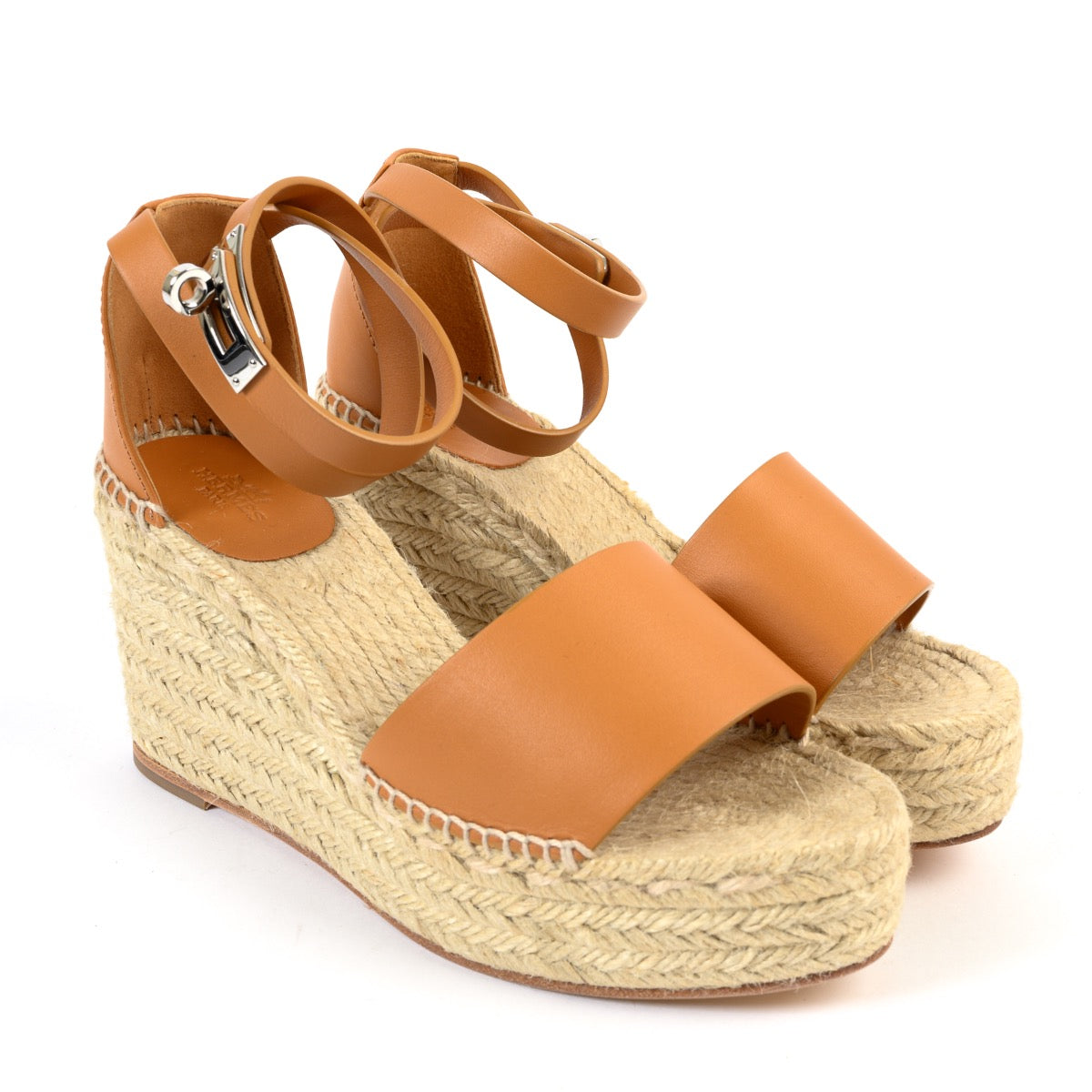 Shop safe online at Labellov in Antwerp this 100% authentic Hermès Brown Wedge Heel Sandals - Size 38
