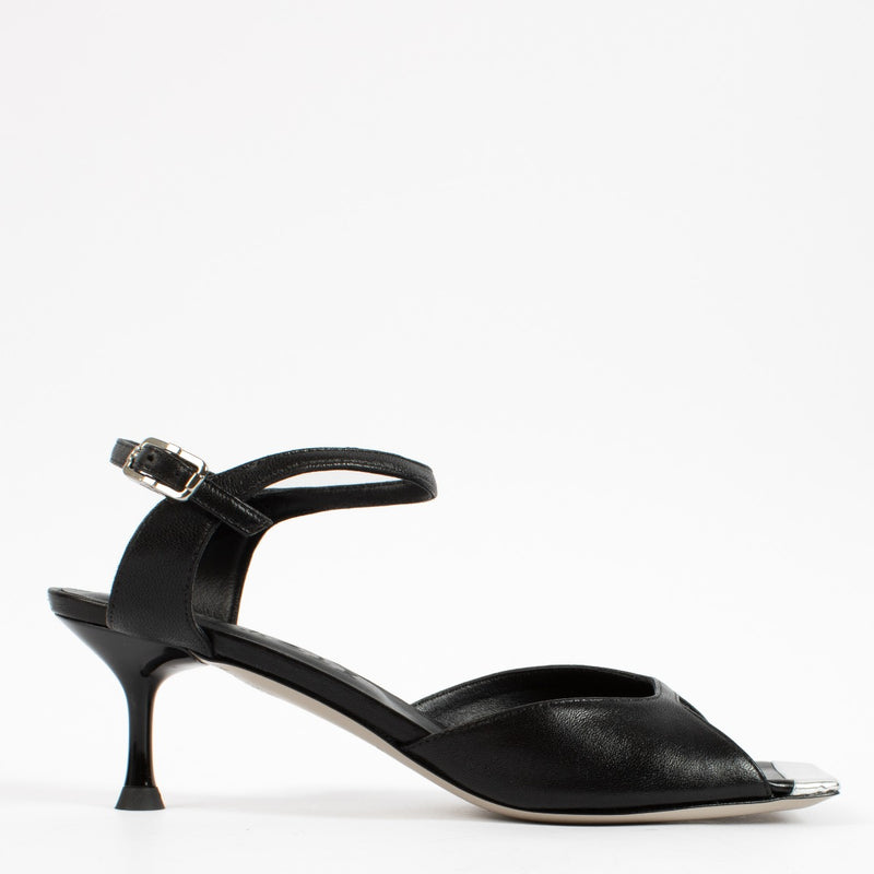 shop 100% authentic second hand Morobé Sandals Mid Grace 05 Black Heels - Size 37 1/2 on Labellov.com